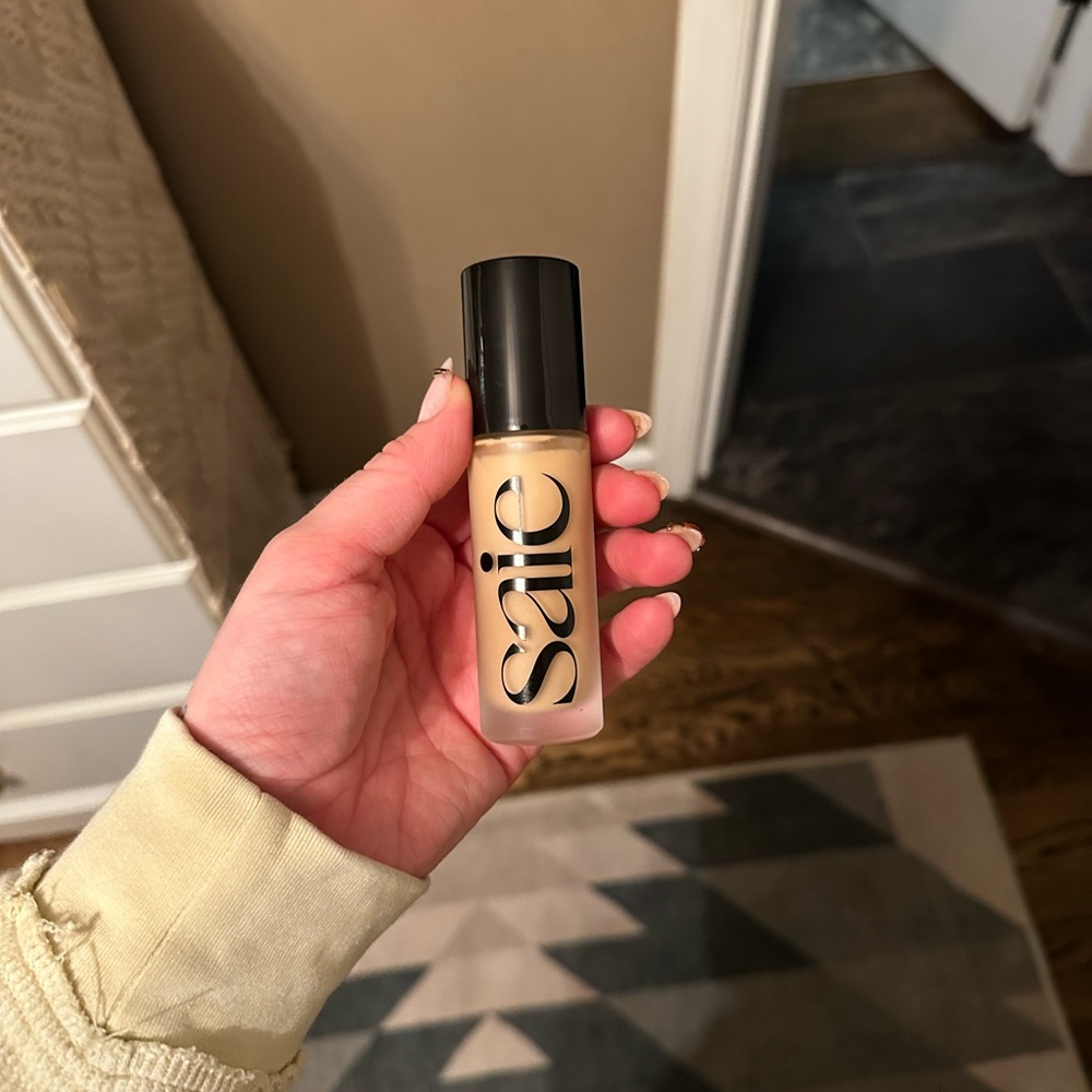 Saie GLOWY SUPER SKIN TINT FOUNDATION in no 8